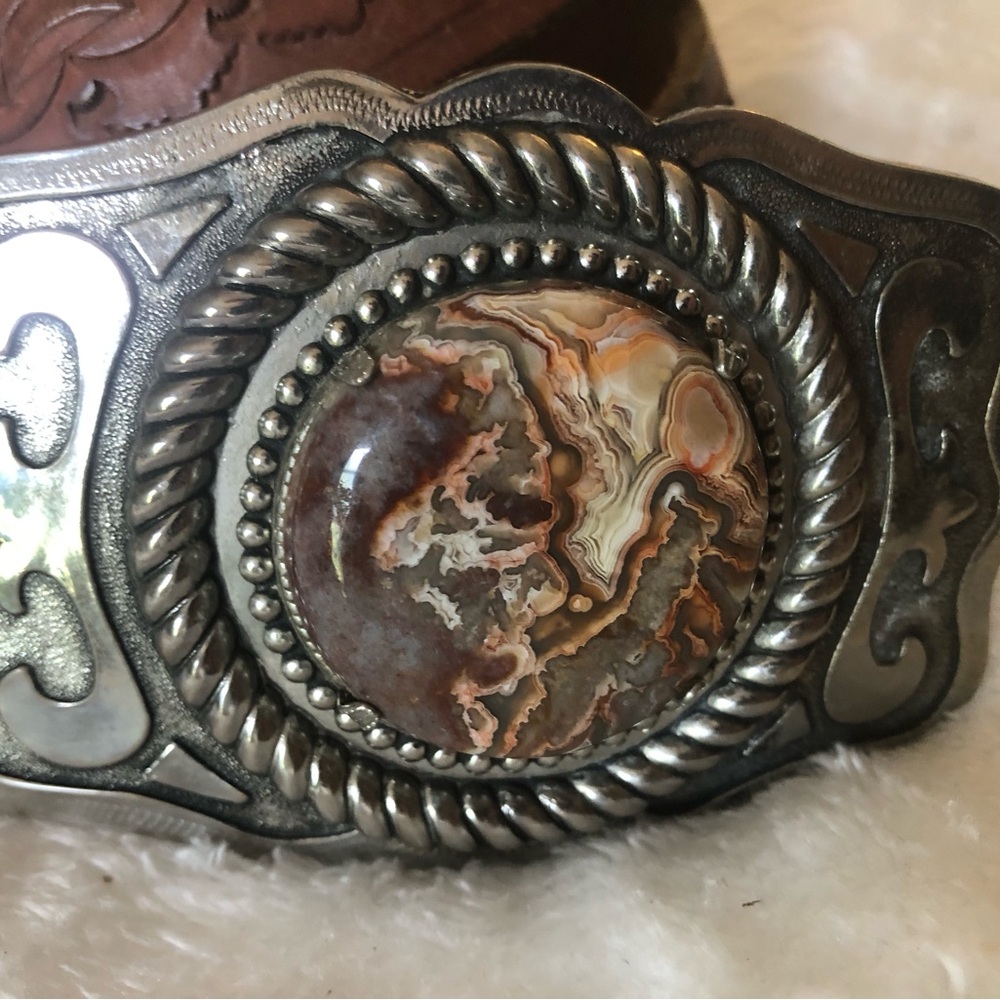 Handcrafted Silver-Tone Western Belt Buckle with Earthy Agate Stone